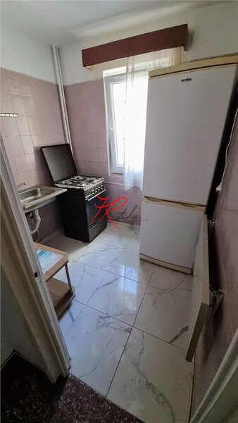 Teiul Doamnei, vanzare apartament 2 camere.